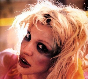 Courtney Love sepíše své paměti, vzpomene i na Kurta Cobaina